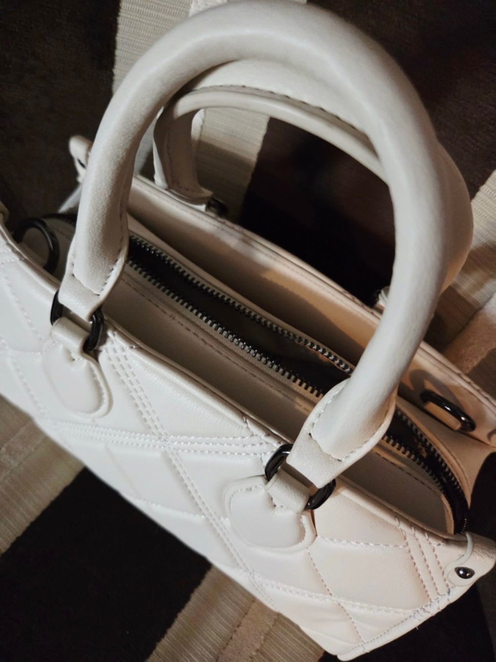 White Quilted Heart Accent Satchel Bag - Women - Picture 6 of 10